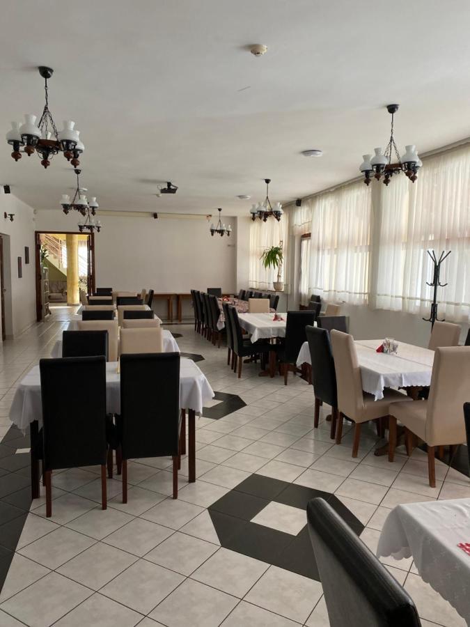 Tiszaparti Rokonok Kiskore Bagian luar foto